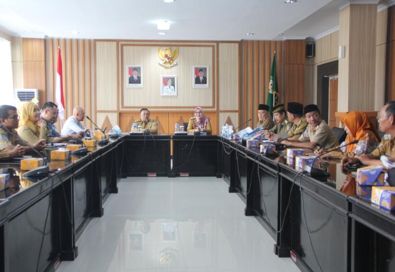 Pemerintah Provinsi Bengkulu bersama Event Organizer (EO) lakukan rapat, di ruang Rapat Rafflesia kantor Gubernur Bengkulu