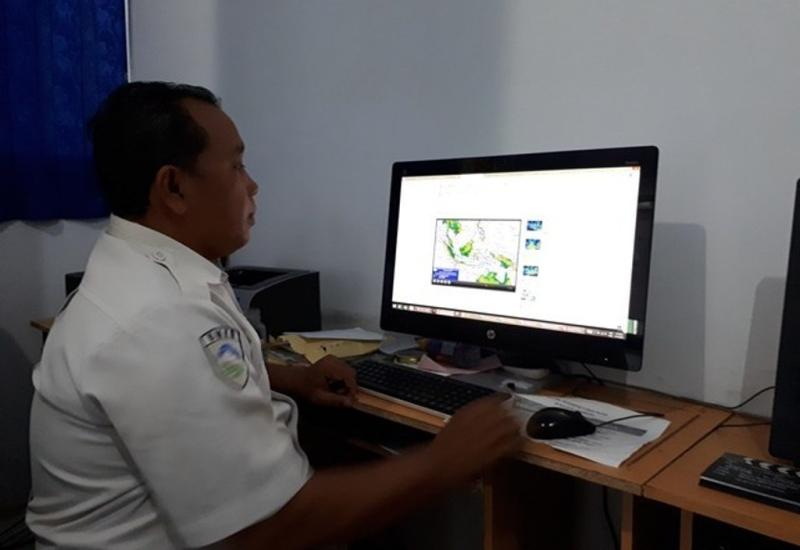 Kepala seksi data dan informasi, Stasiun Klimatologi Kelas II Pulau Baai Bengkulu, Anang Anwar. Foto Tova 