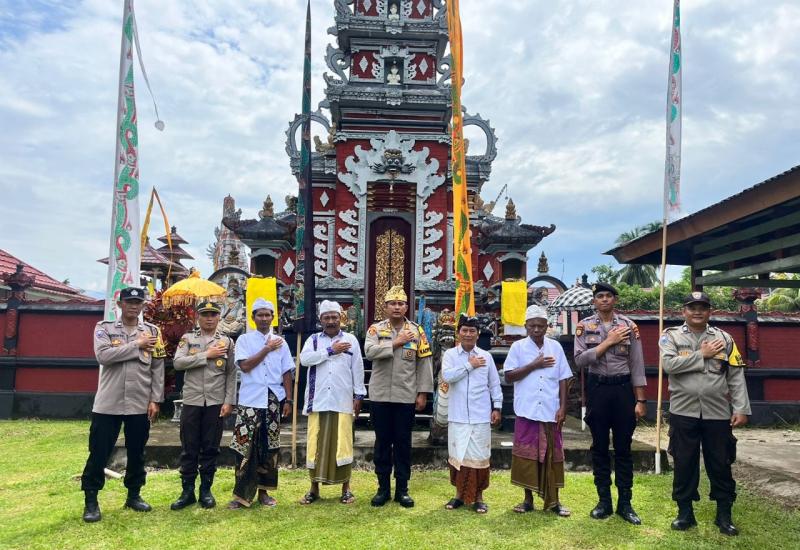 Kapolres Bengkulu Utara Menghadiri Perayaan Ibadah Galungan di Pura Dharma Yatra
