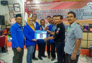 DPC Parta Amanat Nasional (PAN) Kota Bengkulu mendaftarkan bakal calon legislative (Bacaleg) Kota Bengkulu priode 2019-2024 ke kantor KPU Kota 