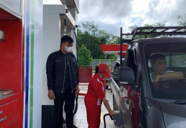 Antisipasi Ketersedian BBM Pada Libur Lebaran, Polsek Padang Ulak Tanding Pantau Penyaluran BBM di SPBU Tanjung Sanai II